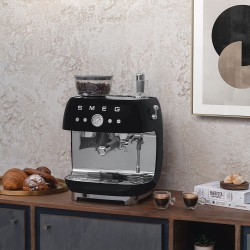 Smeg 50's Style EGF03BLUK Moulin à café noir | Moulin à meules rétro