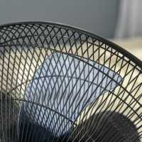 HOMCOM 18" Standventilator mit Wassersprühnebel, Luftbefeuchter-Ventilator, Standventilator mit 3 Geschwindigkeiten, 2.8L Wasser