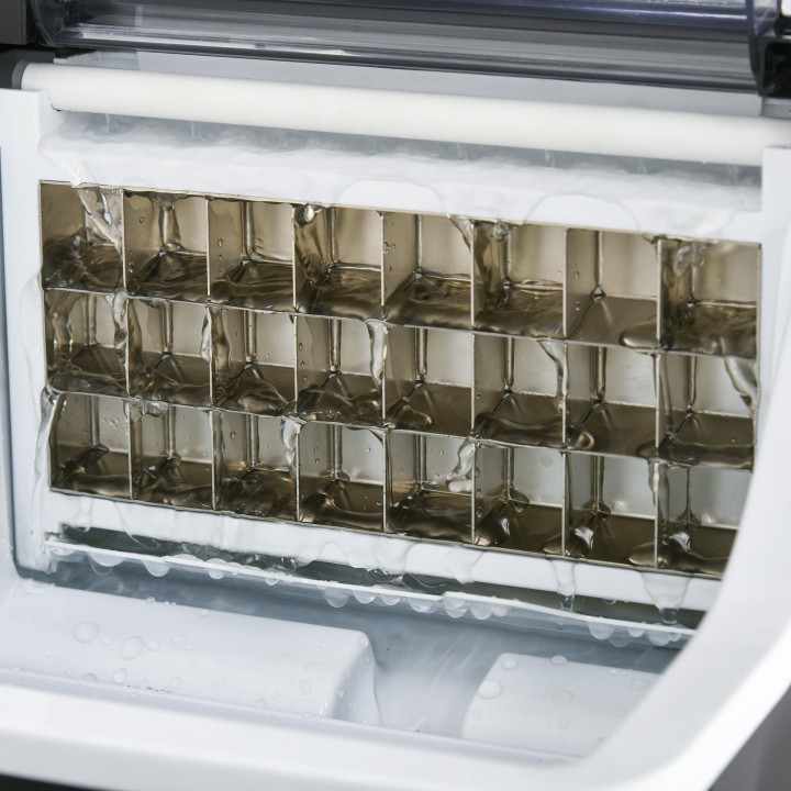 HOMCOM 3.2L Compact Ice Machine | LCD Screen — Black